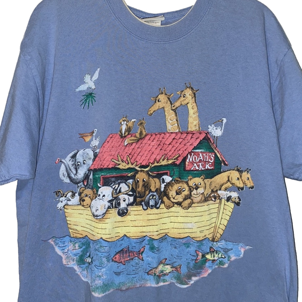 3/$30 Cute Vintage Noah’s Ark Shirt